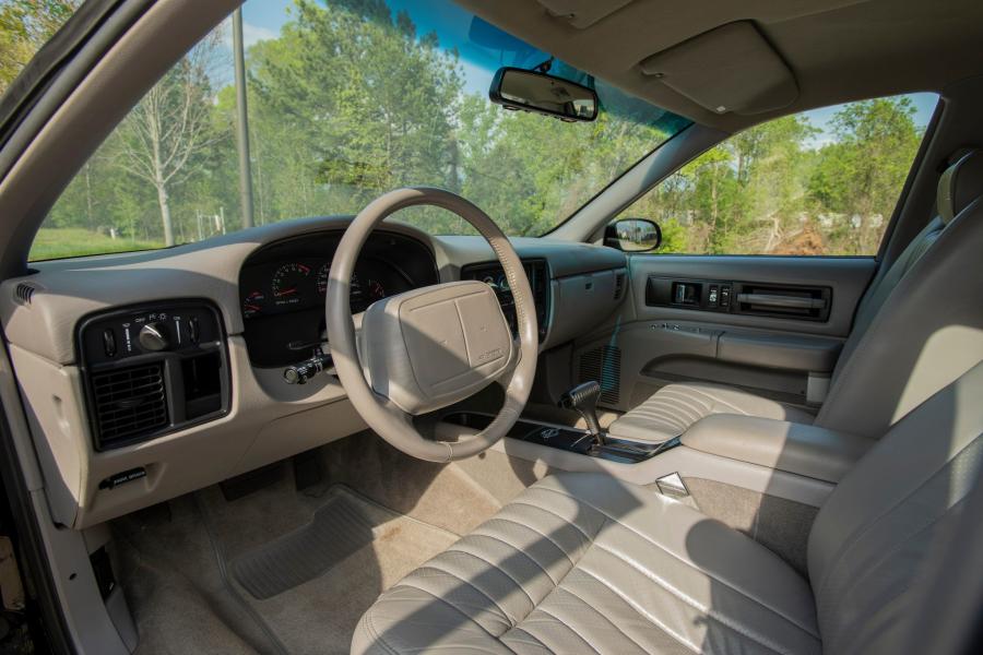 Интерьер Chevrolet Impala SS 1996 года  (фото 65 из 99)